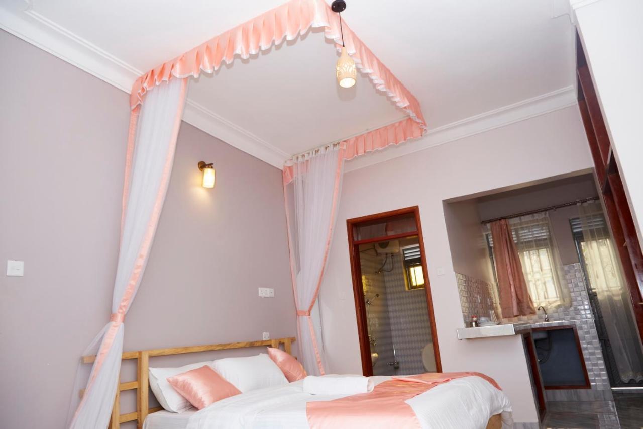 Westway Luxury Suites Mbarara Exteriör bild