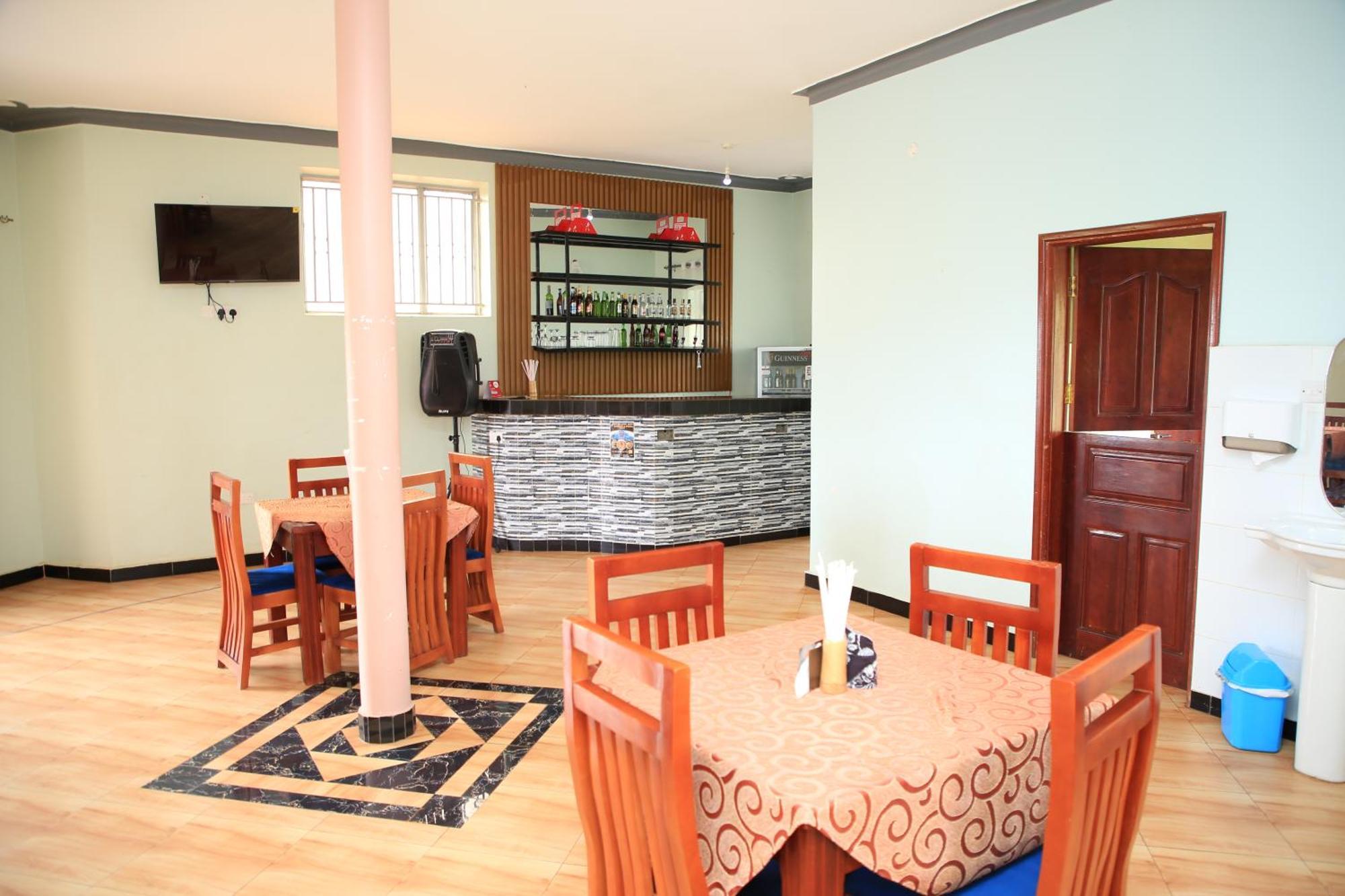 Westway Luxury Suites Mbarara Exteriör bild